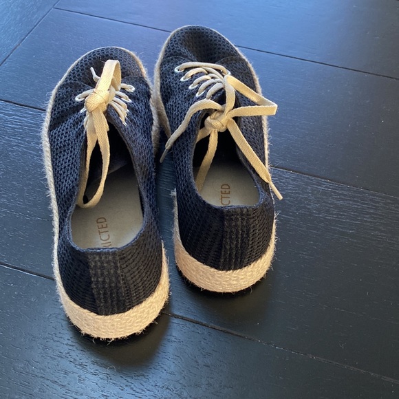 Restricted Lace Up Shoes. Platform Black Fabric with Tan Weave. Size 10 - Picture 3 of 9